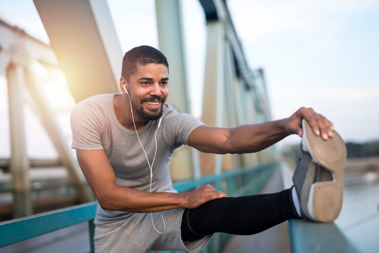 na imagem, homem praticando o melhor exercício