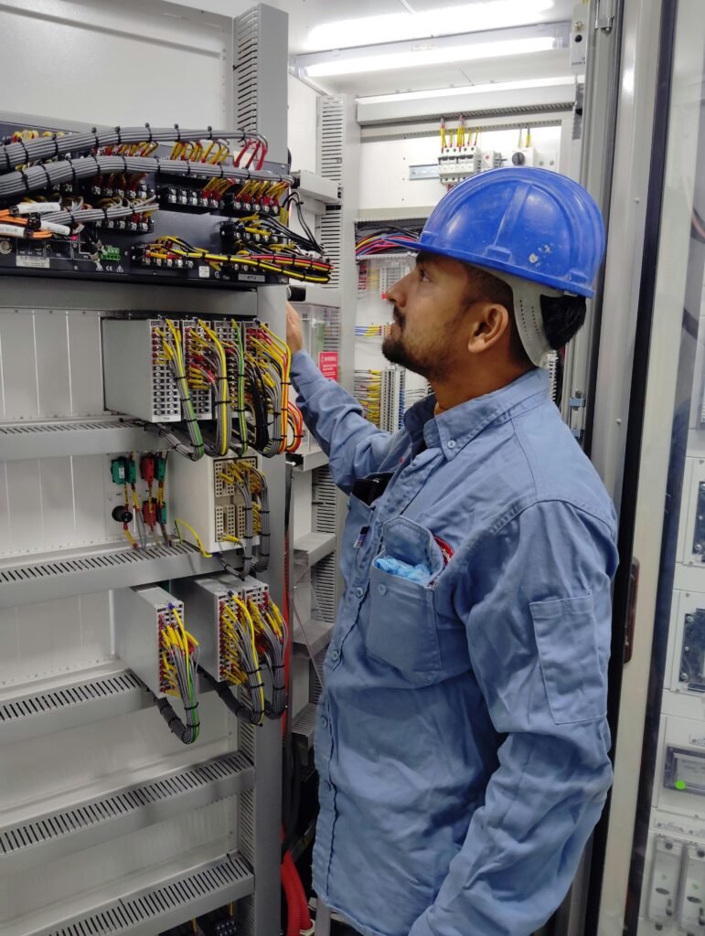 Manutenção Elétrica Industrial: Como Garantir a Eficiência e Segurança