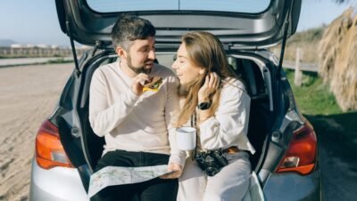 Quais snacks comprar para uma viagem de carro longa?